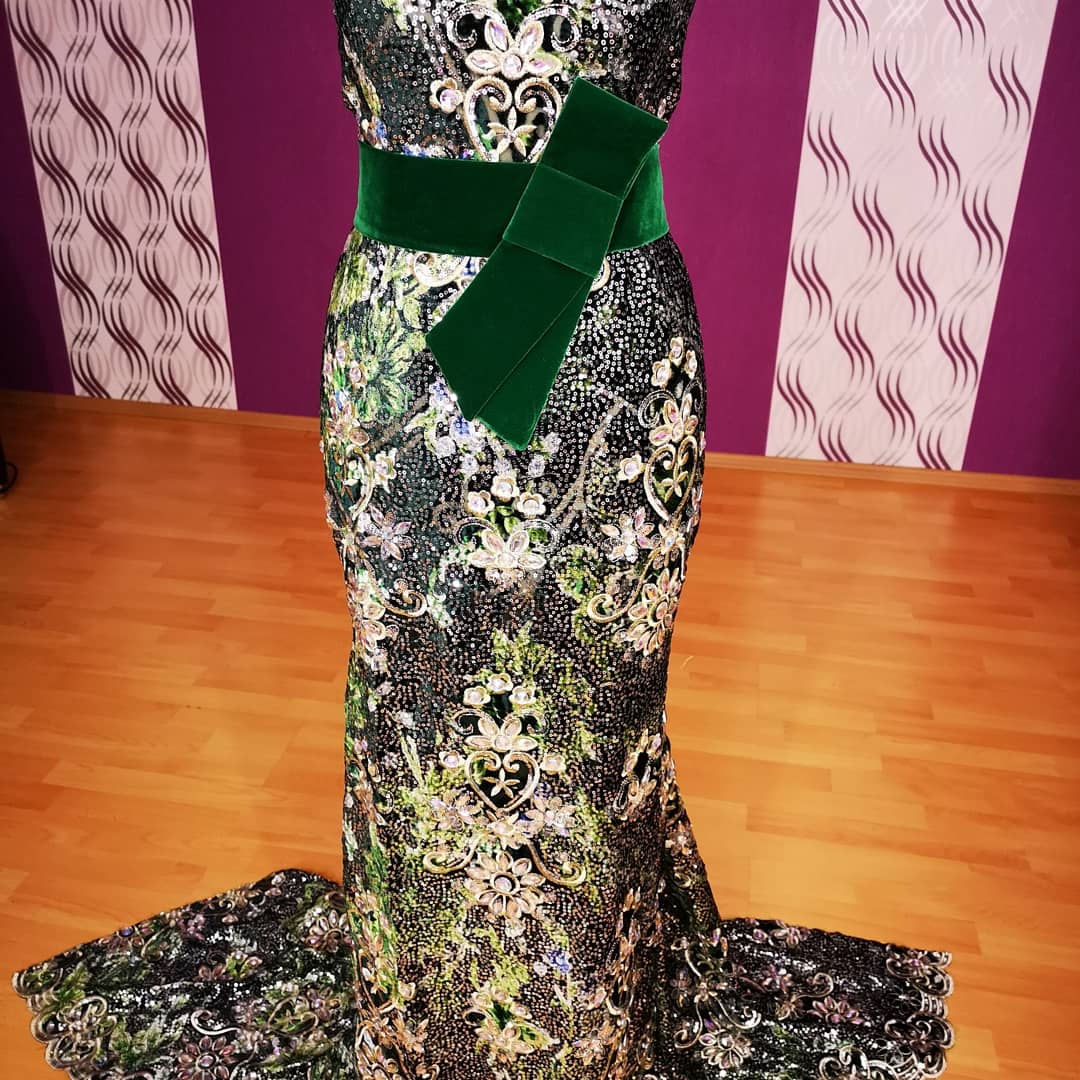 Catifea brodată cu bumbac, pietre și paiete