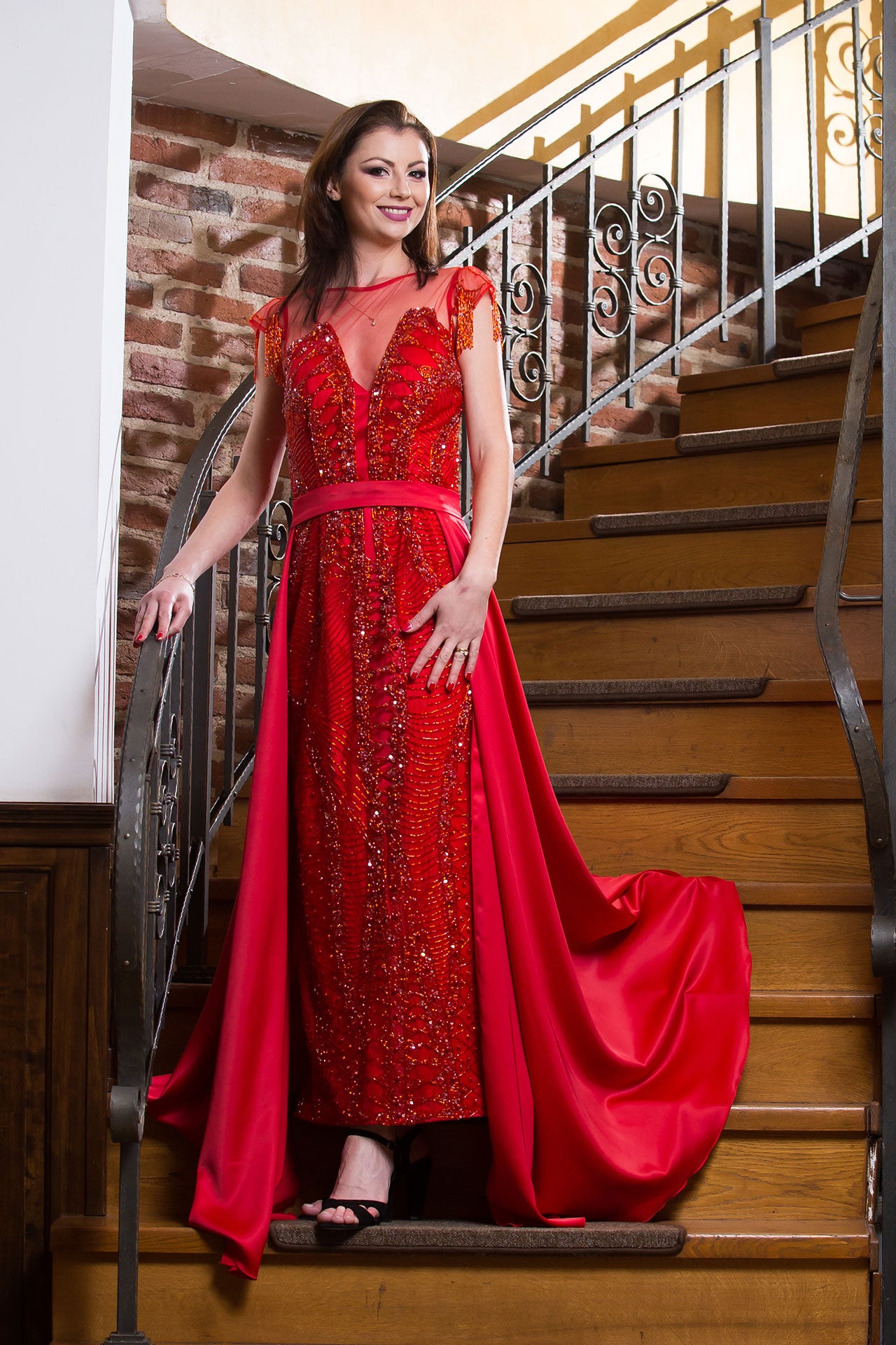 Rochiță lungă Malvera Luxury, elegantă, din dantelă cu franjuri de sticlă, roșie