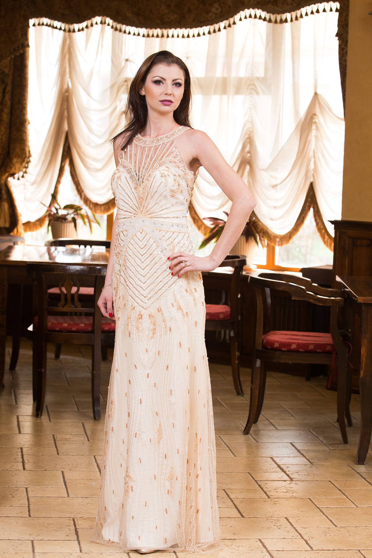 Rochiță elegantă unicat lungă Malvera Luxury cu pietre și paiete bej aurii