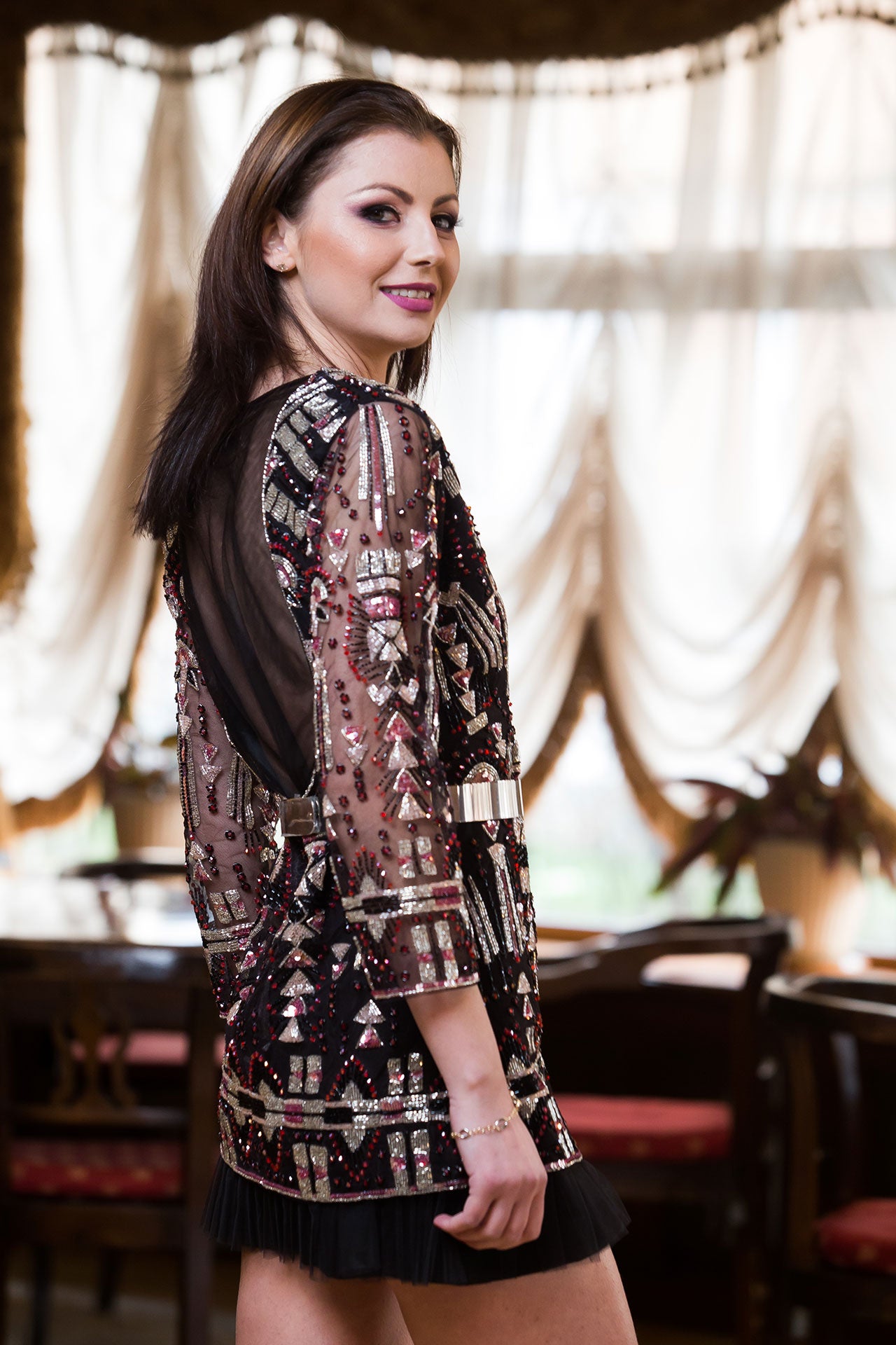 Rochie unicat Malvera Luxury neagră cu aplicații scurtă