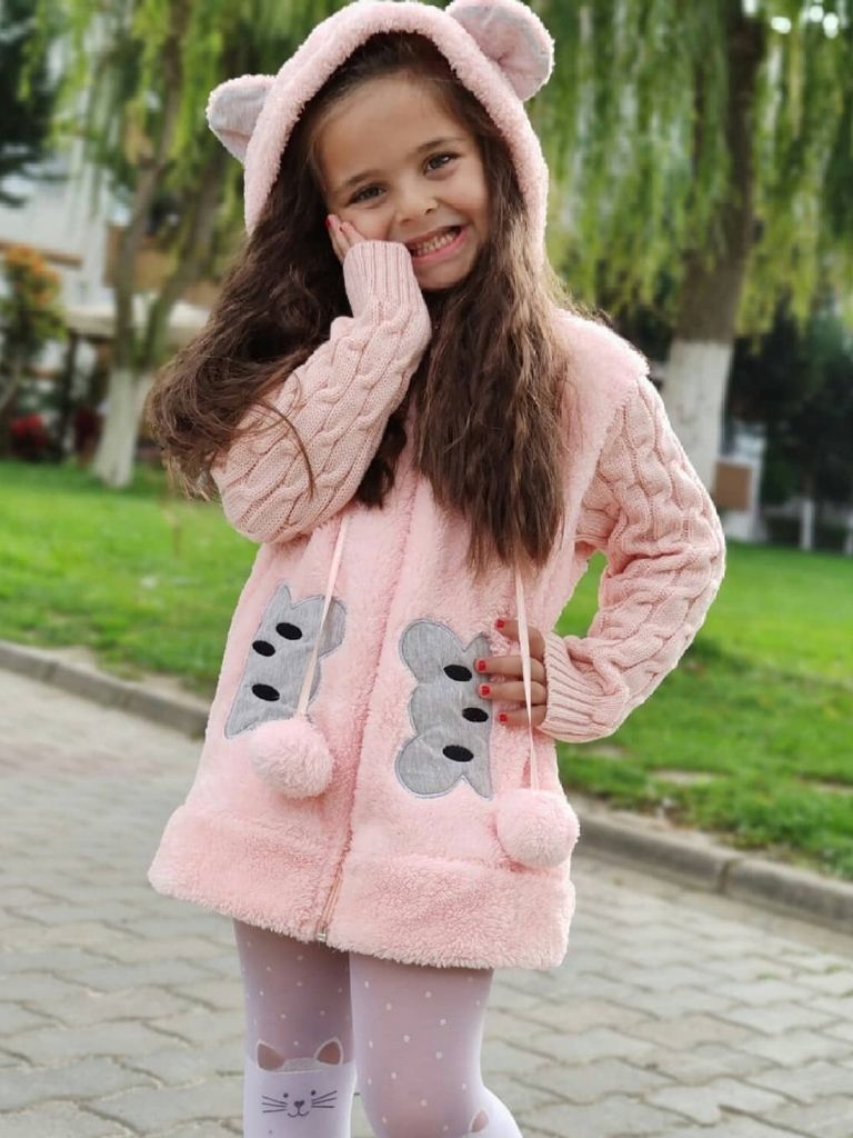 Pulover roz cu maneci tricotate