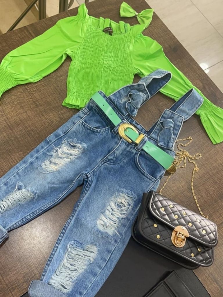 Set 5 piese salopeta de blugi cu bluza verde