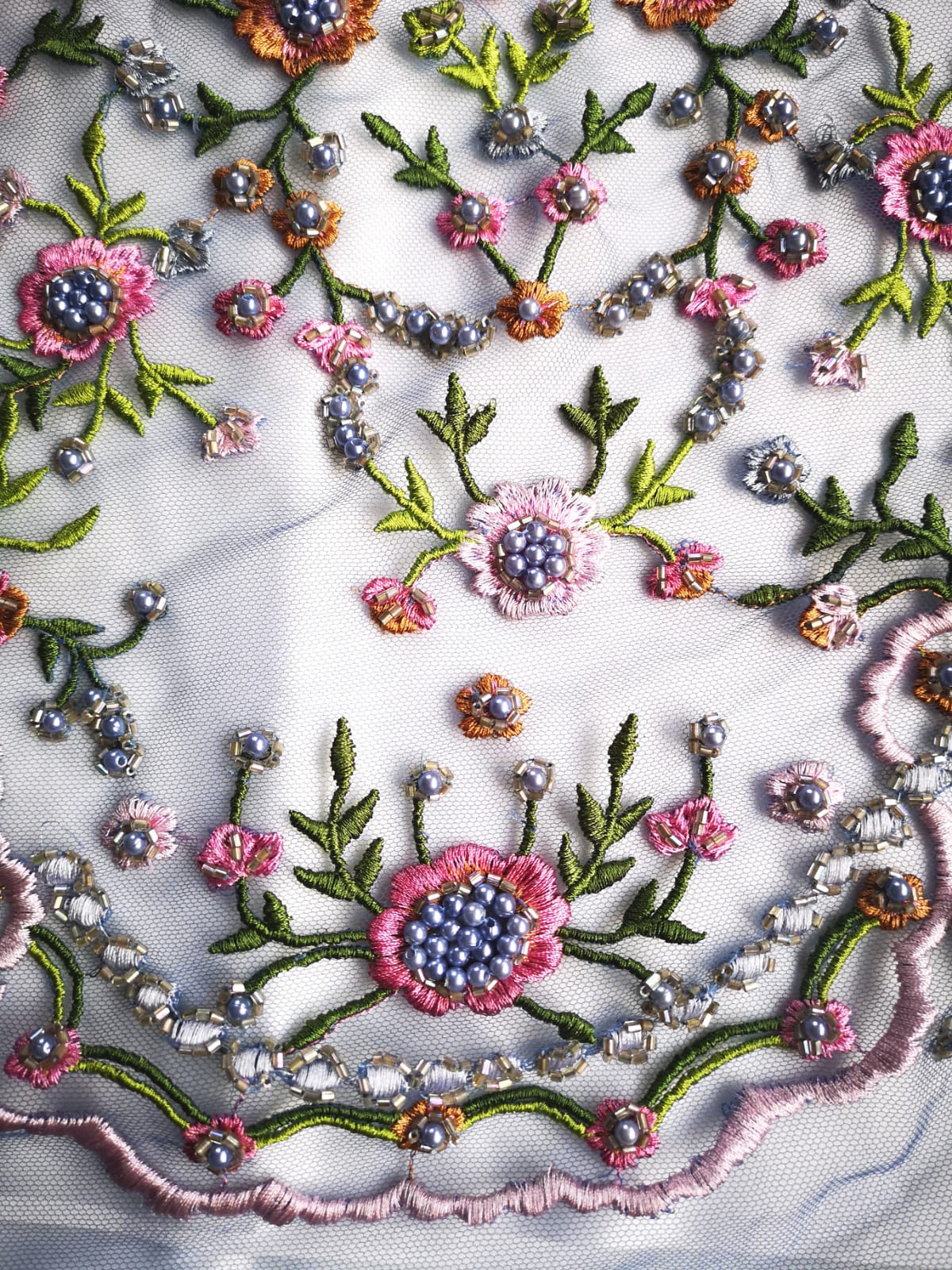 Broderie albastră cu fir de mătase