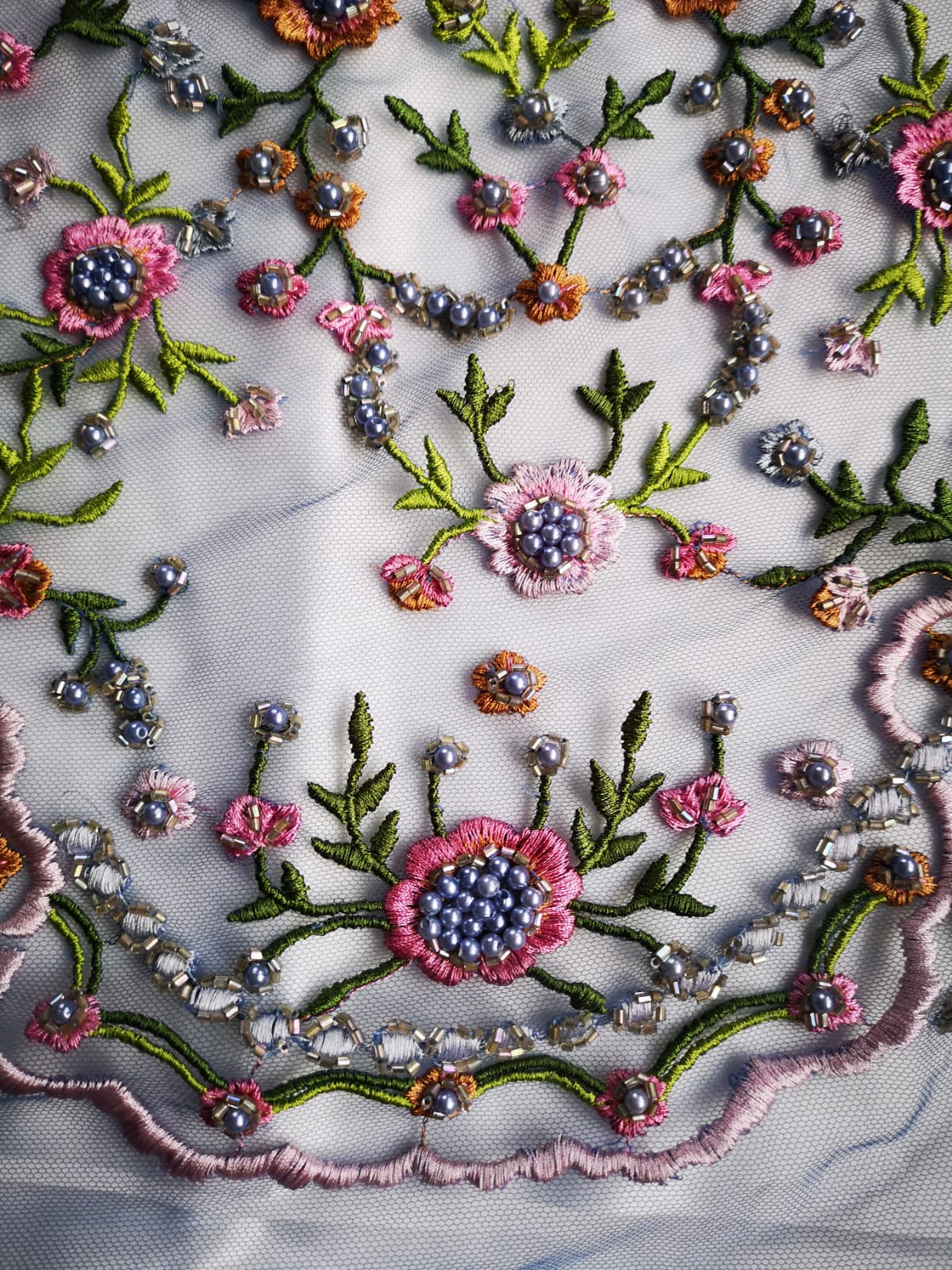 Broderie albastră cu fir de mătase