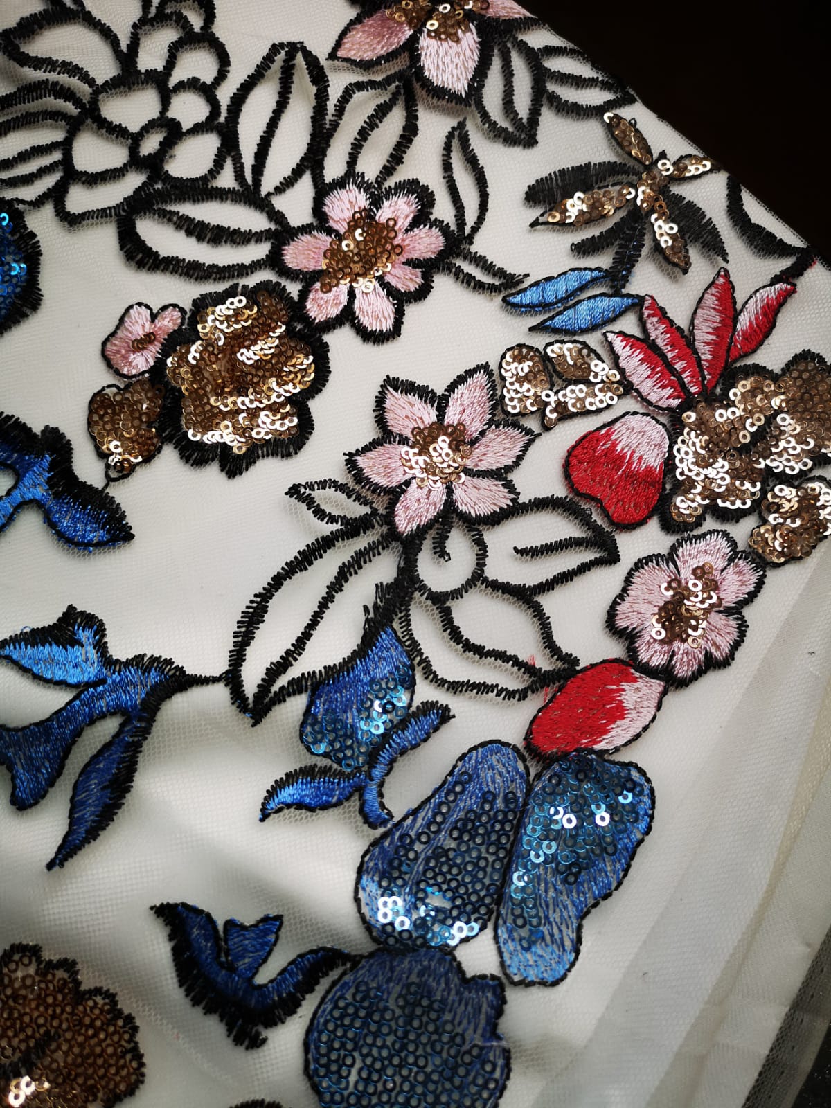 Broderie din bumbac și paiete (albastru cu roșu)