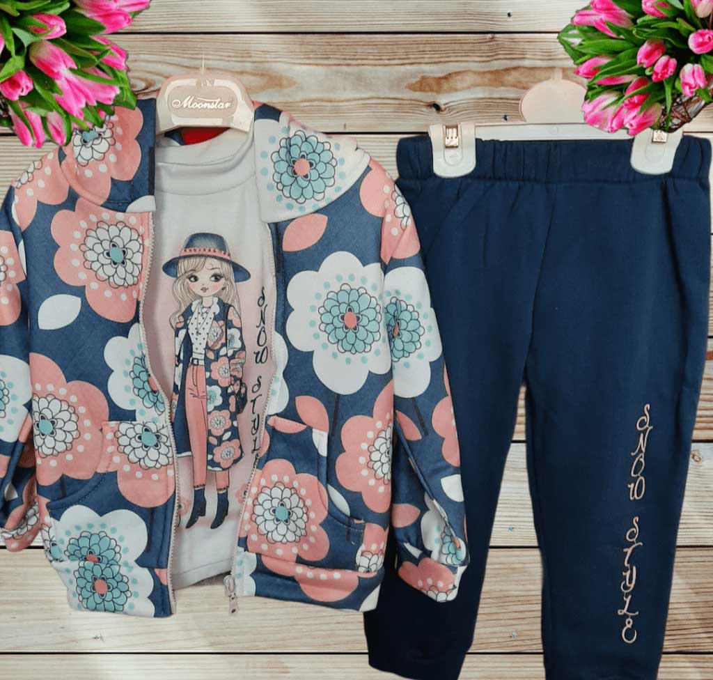 Trening bleumarin vatuit din bumbac cu fetita si bluza cu flori