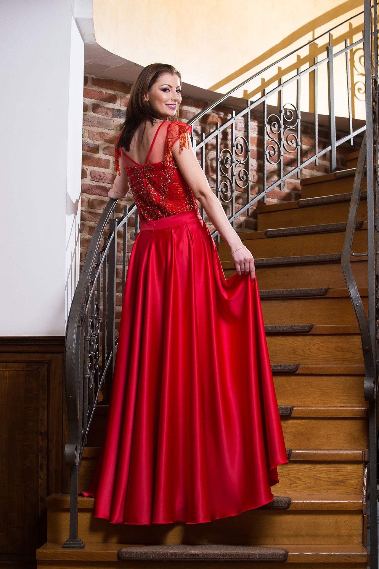 Rochiță lungă Malvera Luxury, elegantă, din dantelă cu franjuri de sticlă, roșie
